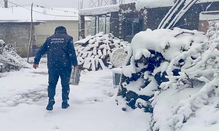 Giresun Belediyesi, İhtiyaç Sahiplerine Sıcak Yemek Yardımı Yapıyor