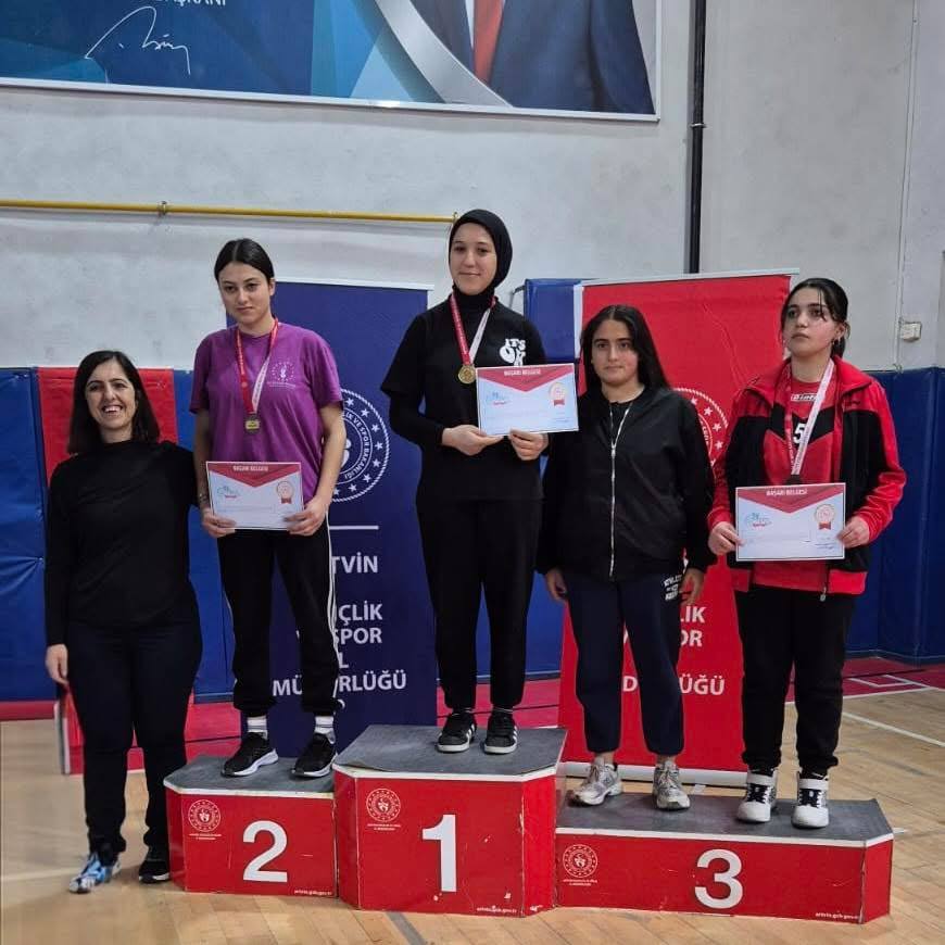 Giresunlu Sporculardan Bilek Güreşinde gururlandıran başarı