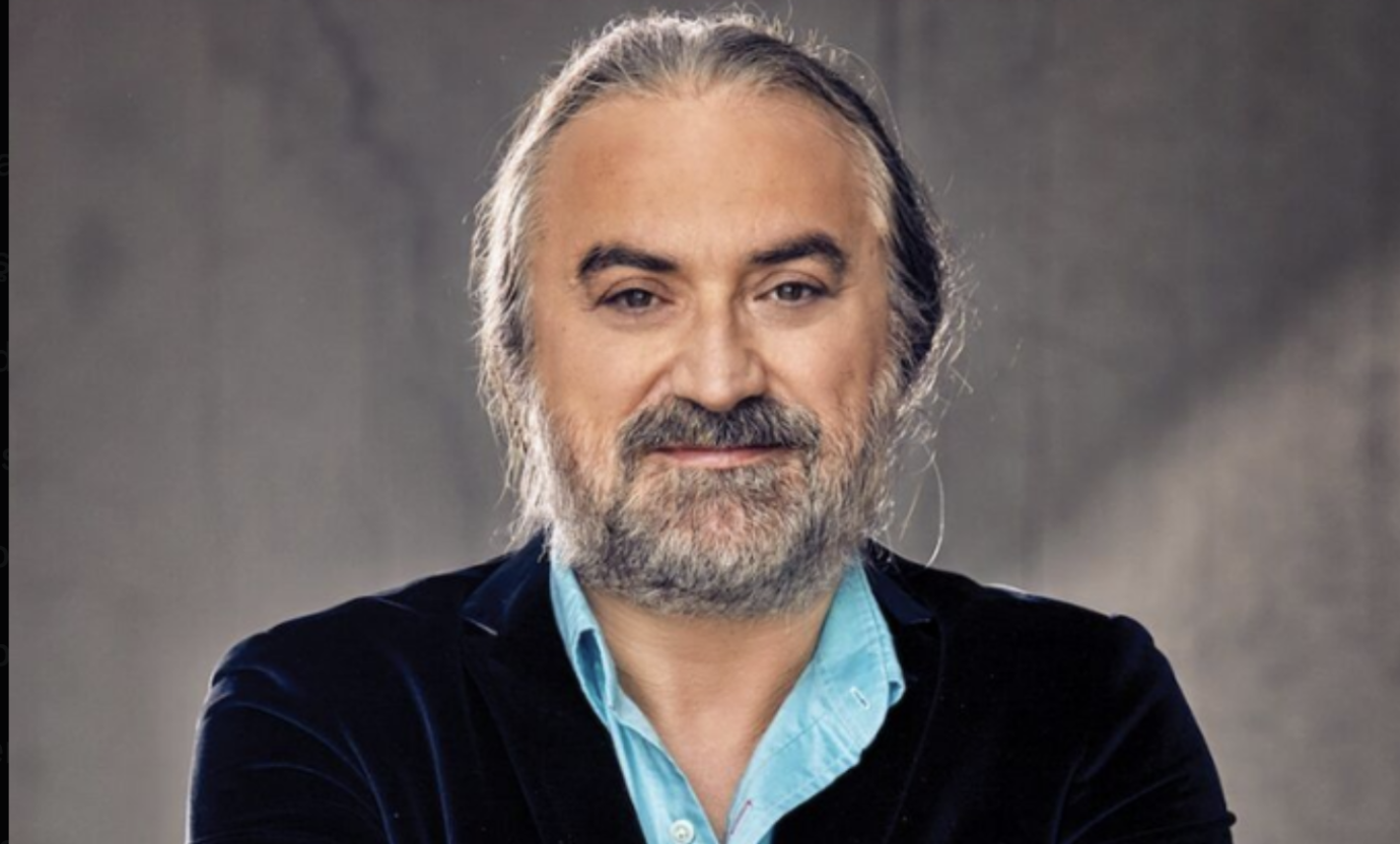 Volkan Konak hayatını kaybetti: KKTC’de sahnedeyken fenalaştı