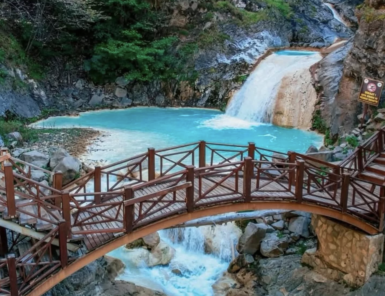 Karadeniz’in doğal harikası: Giresun’daki ‘Mavi Göl’ görenleri büyülüyor
