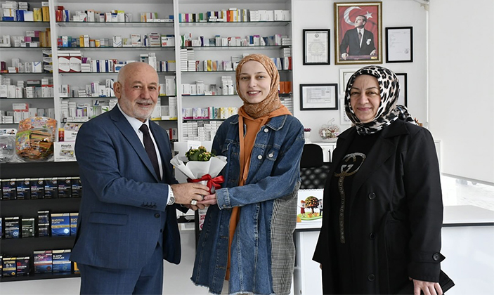 Ömer Şentürk ve Kamile Portakal’dan Eczacılara Anlamlı Kutlama