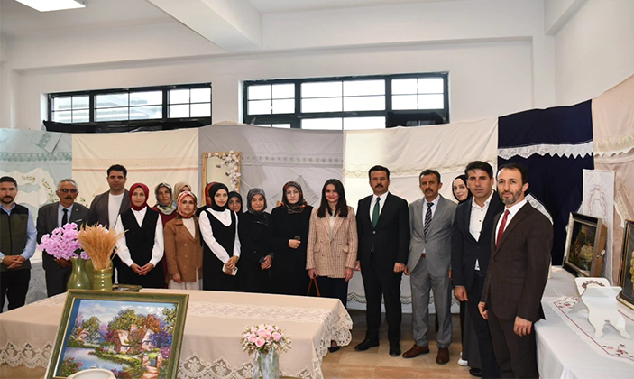 Alucra’da “Hayat Boyu Öğrenme Haftası” Sergisi Büyük İlgi Gördü