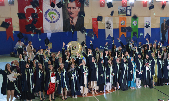 Giresun Üniversitesi Alucra Yerleşkesinde Coşkulu Mezuniyet Töreni