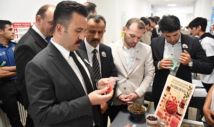 Alucra’da TÜBİTAK 4006 Bilim Fuarı Yoğun İlgi Gördü