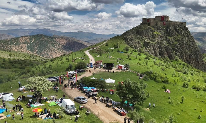 Gümüşhane’nin Tarihi Kov Kalesi’nde Şenlik Coşkusu