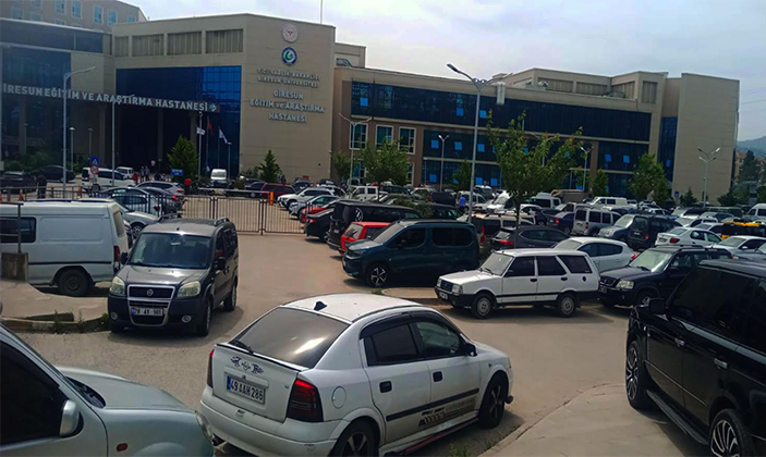 Giresun Eğitim ve Araştırma Hastanesi’nde Otopark Sorunu Günden Güne Büyüyor