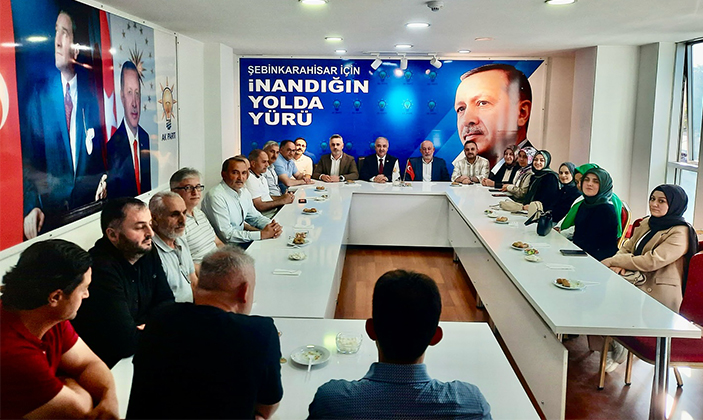 AK Parti Şebinkarahisar İlçe Başkanlığında Bayramlaşma Programı Gerçekleştirildi