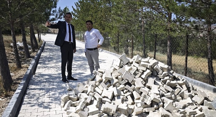 Şehir Mezarlığı’nda Çevre Düzenlemesi Devam Ediyor