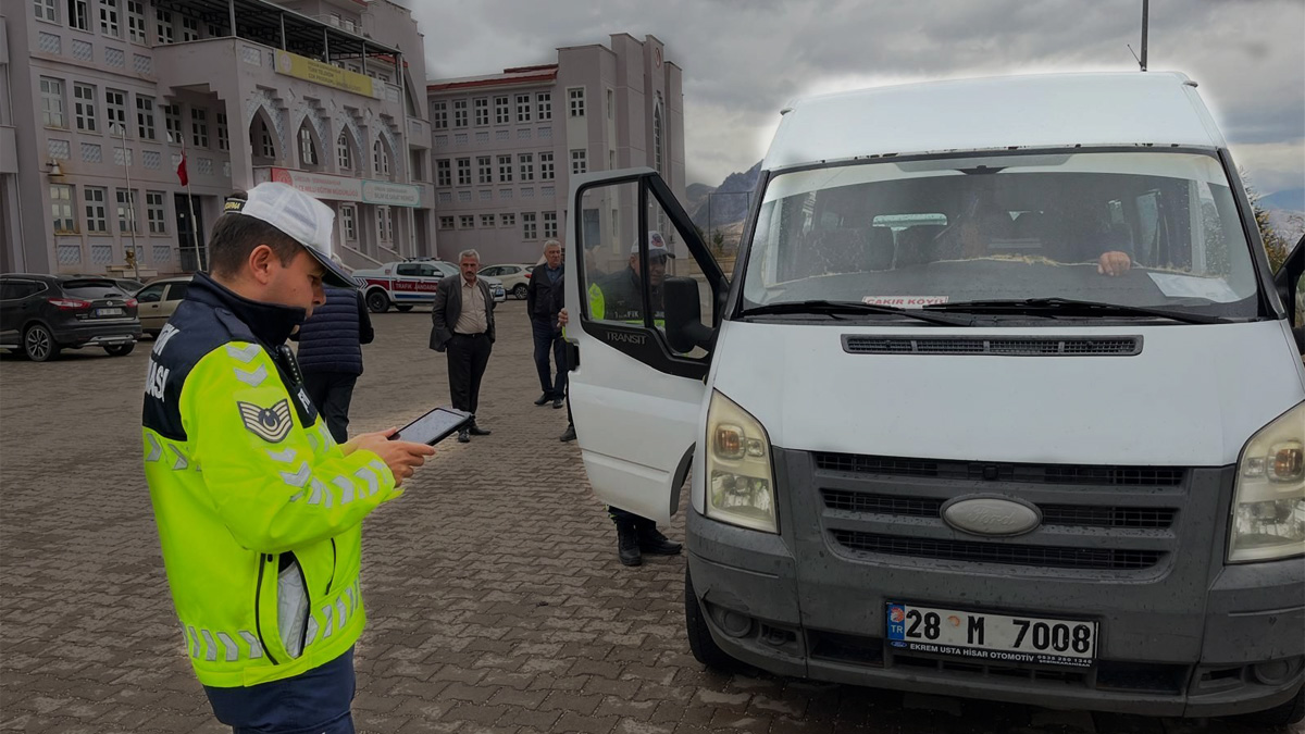 Şebinkarahisar’da okul servislerine kapsamlı güvenlik denetimi: Velilerin gözü arkada kalmayacak!