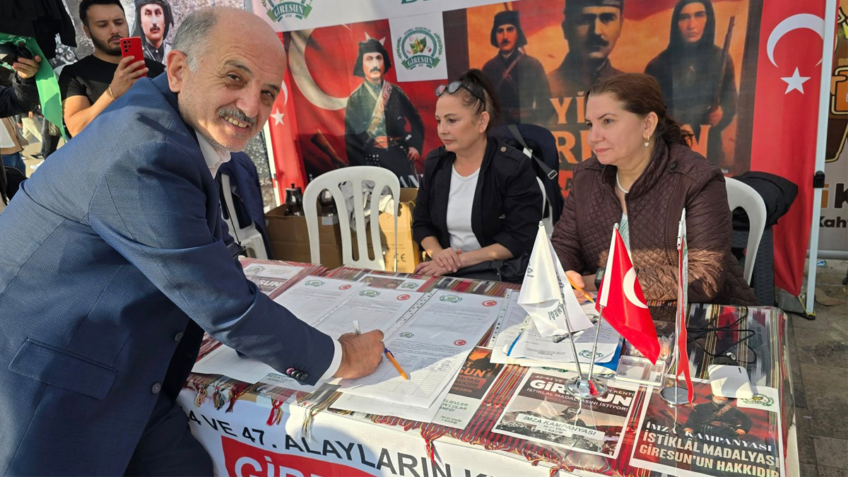 Yiğit Giresun için istiklâl madalyası kampanyası meydanlara taşındı: Vatandaşlardan yoğun ilgi