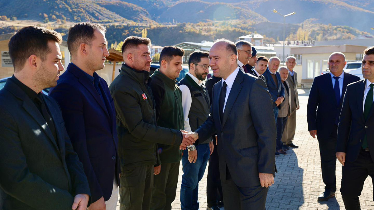 Vali Serdengeçti Kelkit Vadisi'nde: Çamoluk Belediyesi’ni ziyaret etti