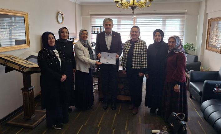 Giresun Federasyonu Kadın Kolları’ndan Türkiye’nin Yeşiline 1708 Fidanlık Dev Katkı