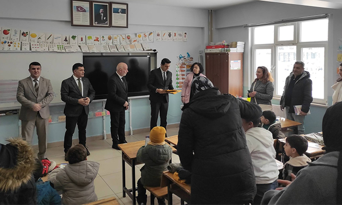 Şebinkarahisar’da Karne Heyecanı: Kaymakam Ardıç ve Başkan Şentürk Miniklerin Mutluluğuna Ortak Oldu