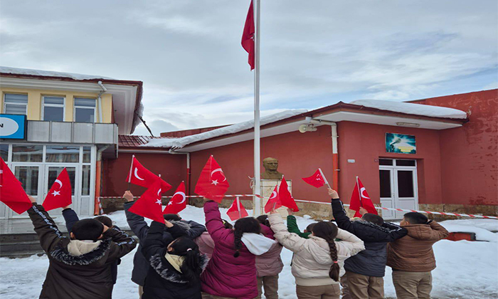 Şiran’da Okullarda Bayrak Sevgisi ve Birlik Beraberlik Rüzgarı