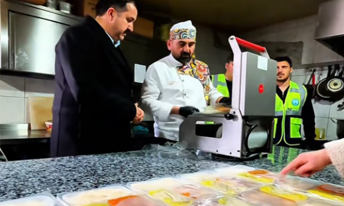 Suşehri’nde Ramazan Bereketi: İhtiyaç Sahibi Ailelere Vakumlu Tabaklarda Yemek Hizmeti