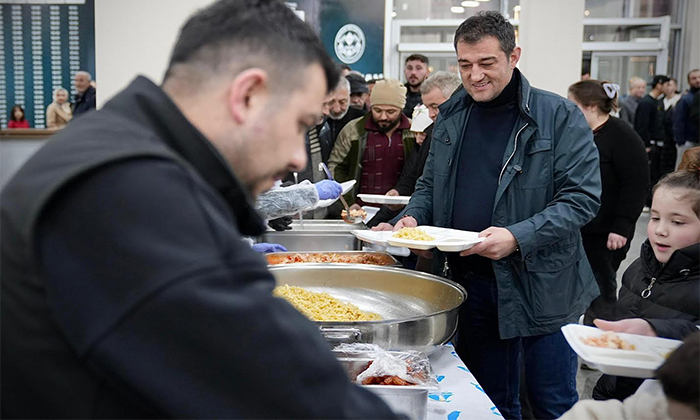 Belediye Başkanı Fuat Köse Görevine Döndü: İftarını Vatandaşla Birlikte Açtı
