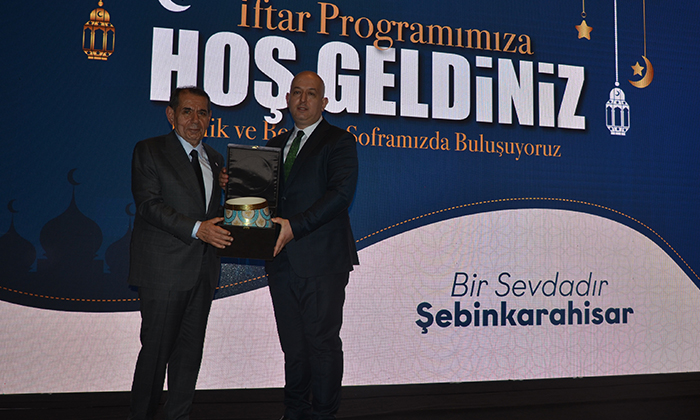 Dursun Özbek’ten Şebinkarahisarlı Gençlere Anlamlı Mesaj: 