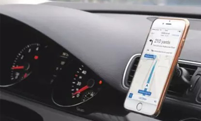 Otomobillerde Telefon Tutucu ve Koku Yasaklandı mı? 