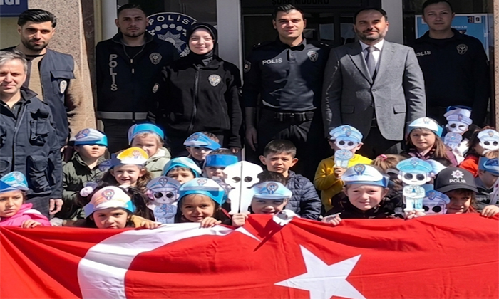 Alucra’da Polis Haftası’na Minik Dokunuş: 4-6 Yaş Grubu Öğrencilerden Emniyet’e Ziyaret