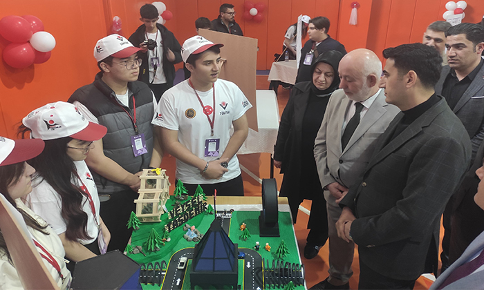 Şebinkarahisar Fen Lisesi'nde TÜBİTAK 4006-A Bilim Fuarı Coşkusu: Öğrencilerin Projeleri Göz Doldurdu