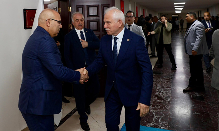 Giresun Valiliğinde Geleneksel Bayramlaşma: Protokol ve Vatandaşlar Arife Gününde Buluştu