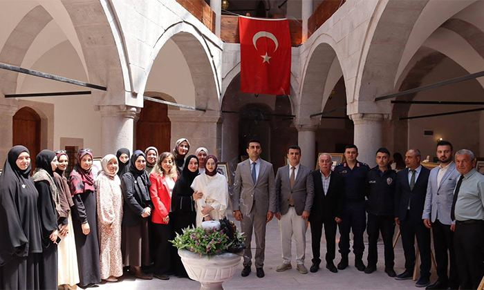 Şebinkarahisar’da Geleneksel Tezhip Sanatı Doğal Boyalarla Hayat Buldu