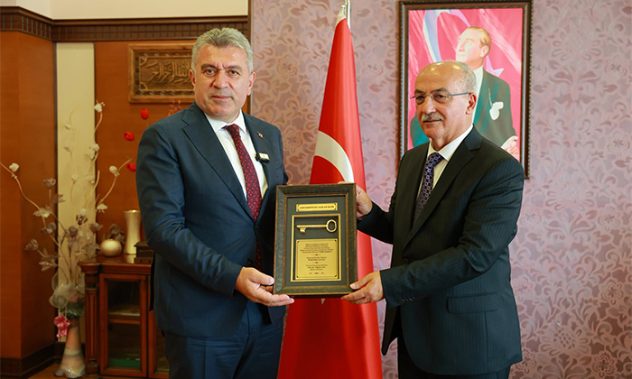 Bulancak'ta Yeni Üniversite Binasının Anahtarı Teslim Edildi