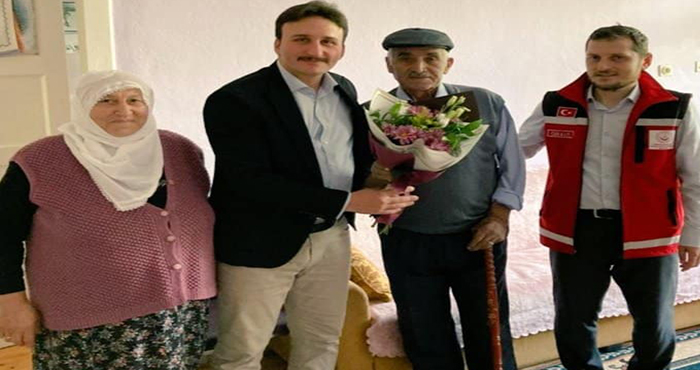 Şebinkarahisar Kaymakamı Alay Yazıcı, Babalar Gününde Şehit Babalarını ziyaret etti