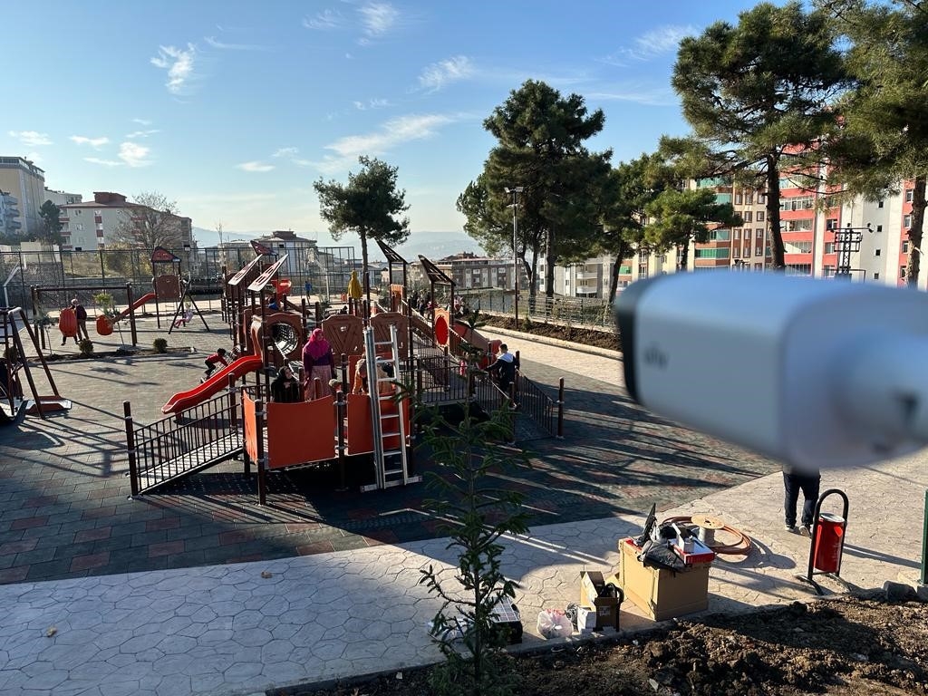 Canik’te güvenli parklar hayat buluyor
