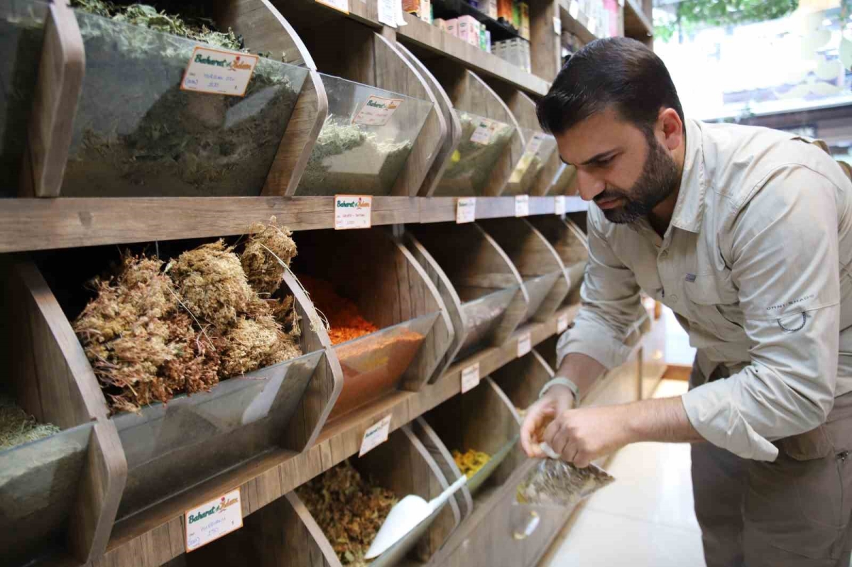 Mevsimsel hastalıklarından korunmak isteyenler aktarlara koşuyor
