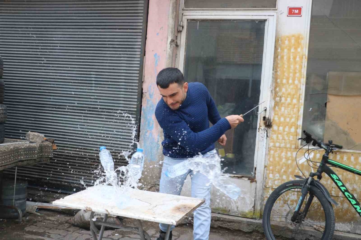 Çiviyi kesen Sivas bıçağında Kurban Bayramı mesaisi başladı
