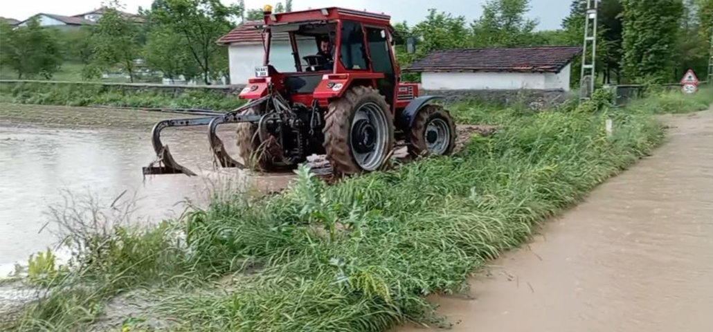 Ani bastıran dolu ve yağmur tarım arazilerini vurdu   