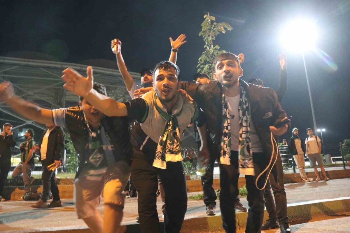 Play-off finali için Sakarya’dan 150 otobüs Adana’ya hareket etti
