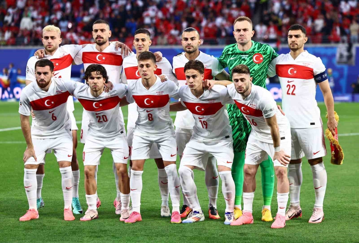 A Milli Futbol Takımı yarı final için Hollanda karşısında
